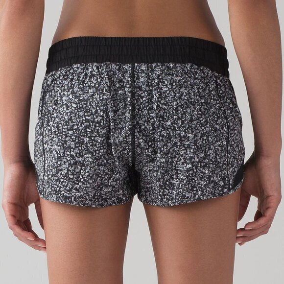 Lululemon Hotty Hot Short (2 1/2" ) - Picture 4 of 14